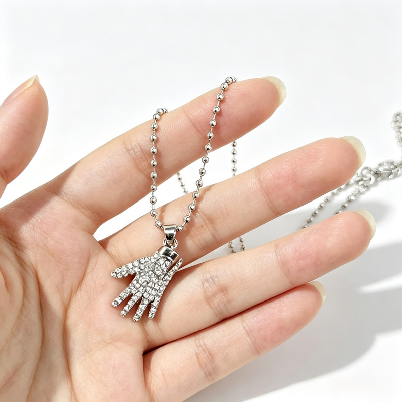 Tamamen Elmaslarla Bezeli Mich - Anime Pendant Necklace incelemesi ve fiyatı